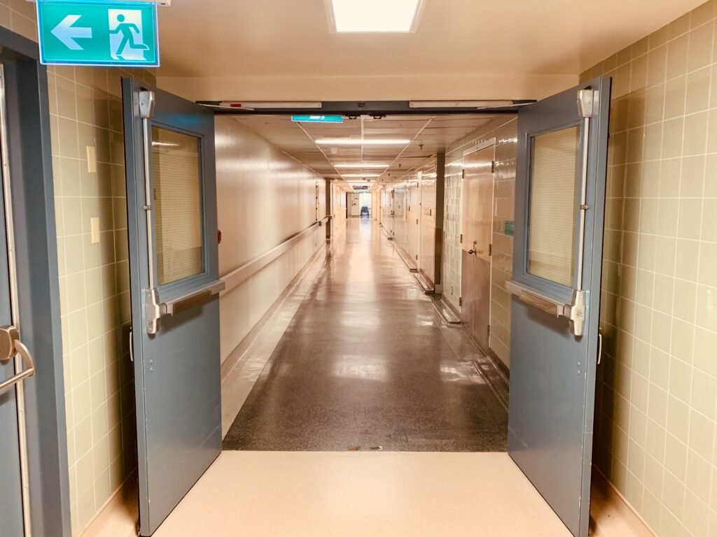 empty-hospital-hallway-gleaming-floors-low-ceiling-1970s-style-stockpack-unsplash king of prussia remodeling